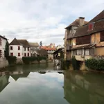 Les Dames De