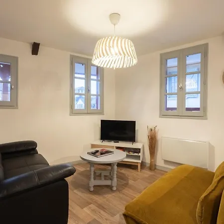 Les Dames De شقة *