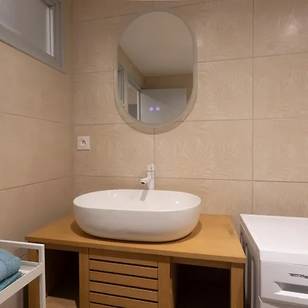 Les Dames De Apartment *