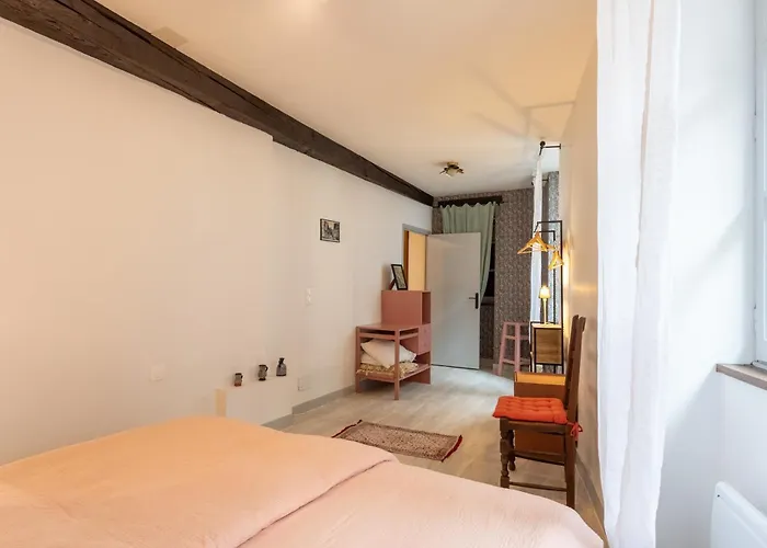 Les Dames De شقة *